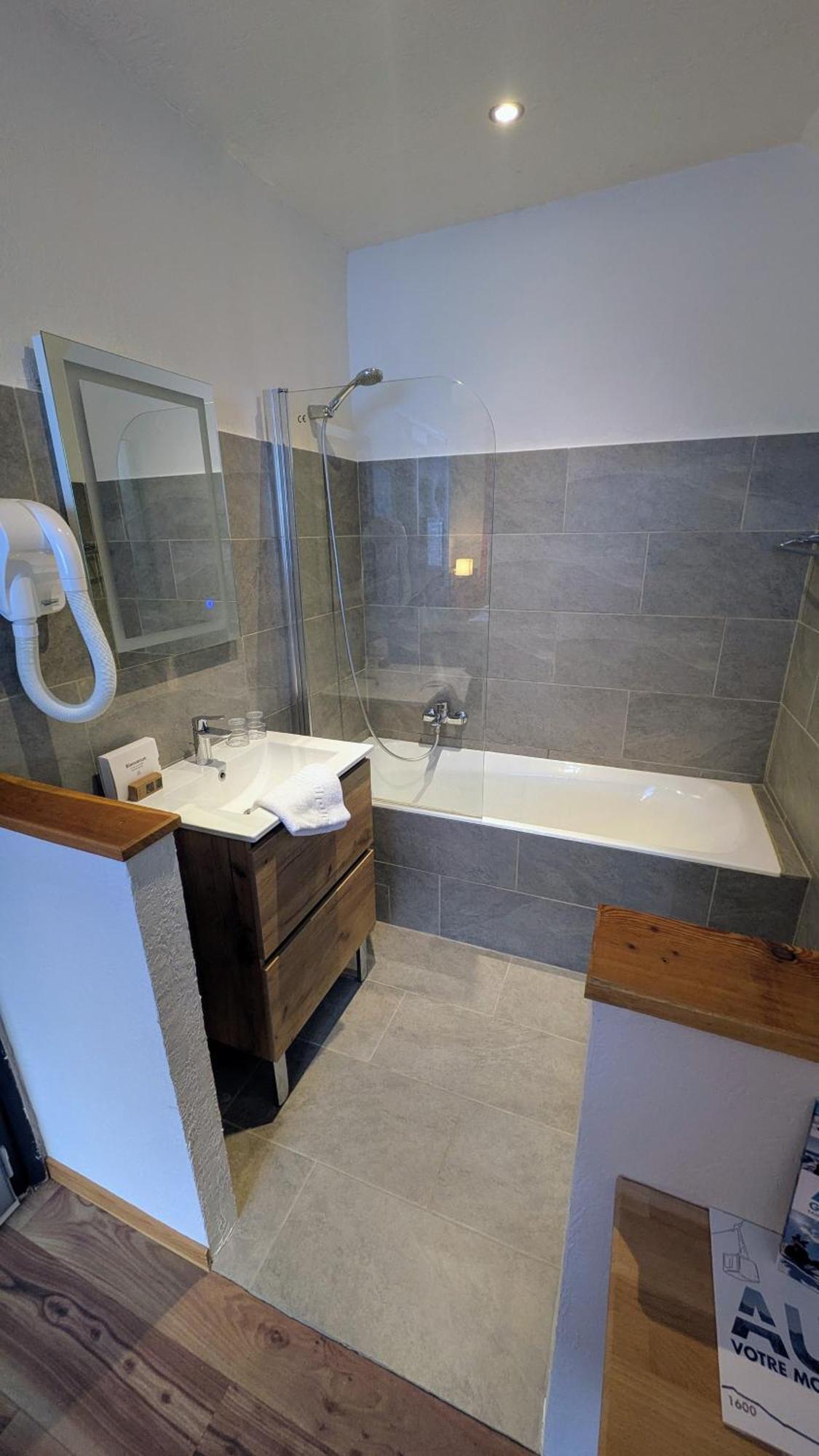 Le Bataclan Hotel Auron Exterior photo